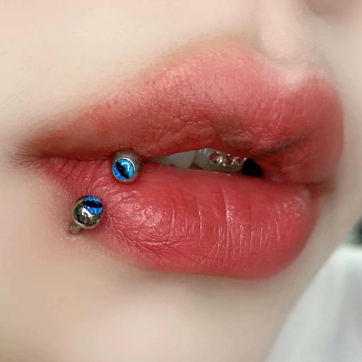 Gothic Cat's Eye Lip Ring Horseshoe Ring